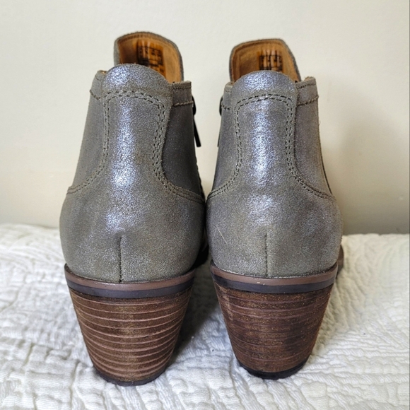 Clarks Neva Lo Metallic Taupe Leather Ankle Boots NWOB Women's Size 8.5 Fall - Picture 6 of 10